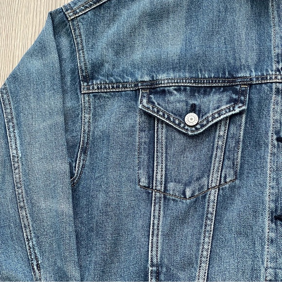 American Eagle Medium Wash Oversized Boyfriend Distressed Jean Jacket Small - Picture 3 of 12